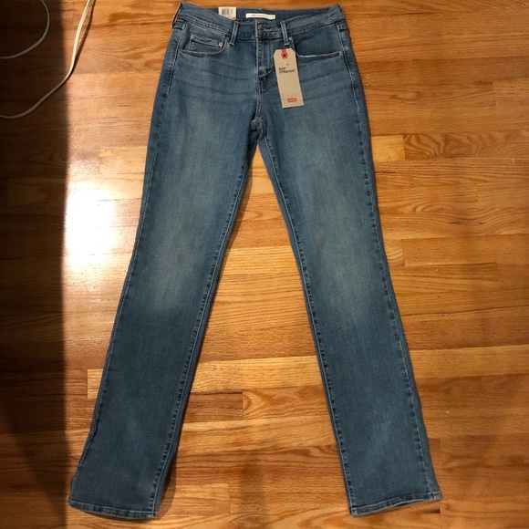 BRAND NEW LEVIS - Picture 1 of 4
